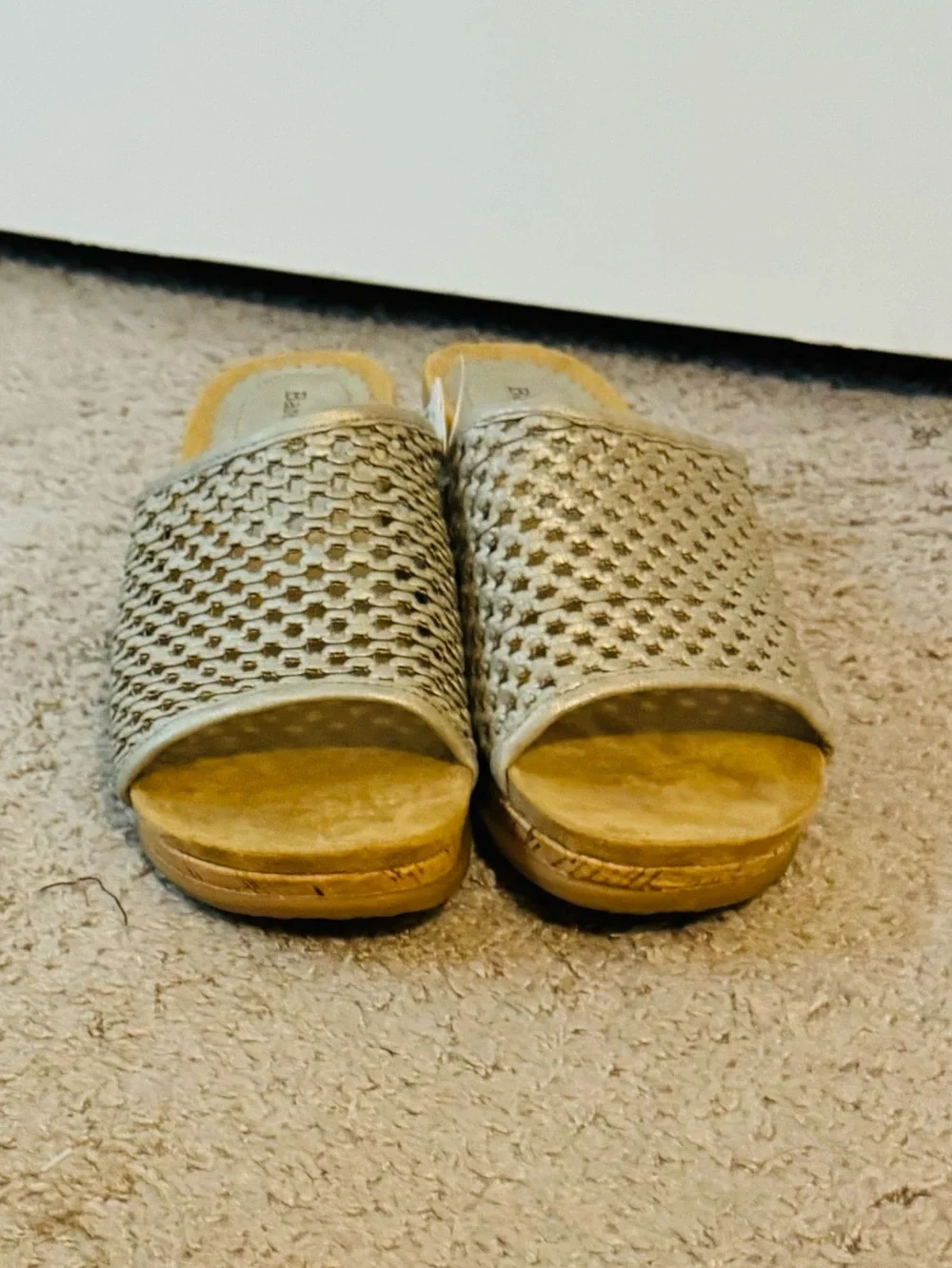 Pretty Baretraps size 6.5 champagne color Flossey slip on wedge sandals new